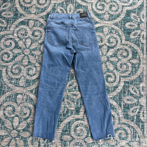 Express Super High Waisted Ripped Raw Step Hem‎ Supersoft Mom Jeans - Picture 8 of 11